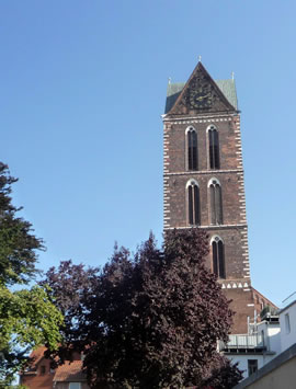http://www.plattpartu.de/gott/erinn/erinn_biller/wismar_marienkirche_2.jpg