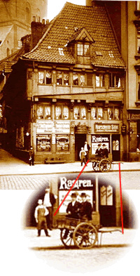 Schottsche Karr (Utsnitt nerrn) vör en Geschäftshus an'n Peermarkt. Klick op to'n Vergröttern!