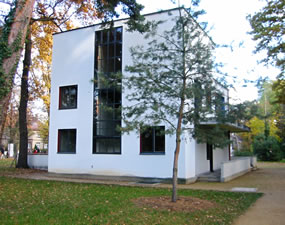 Siedenfront mit hoge Treppenhuus-Fenster